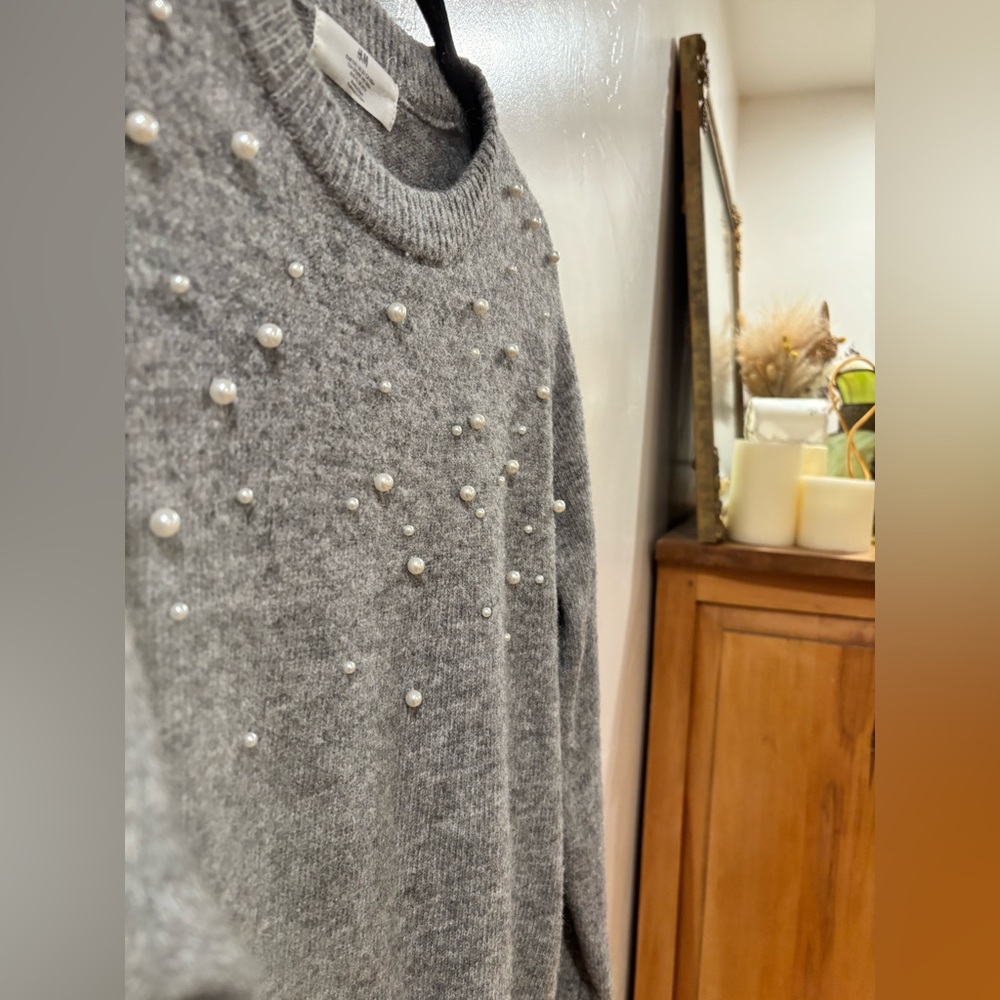 H&M Gray Pearl Embellished Knit Sweater | Size 20 | A5 - Picture 2 of 5